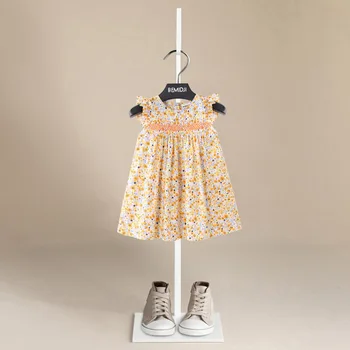Новые желтые платья с романтическими цветами для маленьких девочек, Летняя модная одежда для малышей, пляжное гладкое платье, детский костюм от 1 до 6 лет