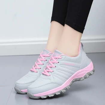 Розовые женские кроссовки из искусственной кожи, кроссовки для бега, нескользящие теннисные туфли на мягкой толстой подошве, повседневные, легкие, спортивные, слегка водонепроницаемые