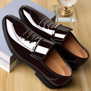 НОВАЯ мужская Официальная Обувь Люксового бренда 2023, Мужские Лоферы, Модельные туфли из лакированной кожи, Дышащие Слипоны, Черные Туфли для вождения, Большие Размеры 38-48