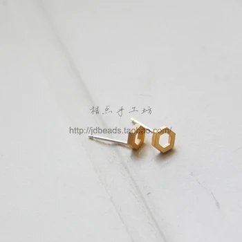 2 штуки (одна пара) Сережка-основа из высококачественной латуни с матовым покрытием - шестигранник 5 мм (3140C)