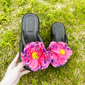 Женские вьетнамки 2023, летняя женская пляжная обувь, Новые женские тапочки на платформе с цветами, модные повседневные женские тапочки на танкетке